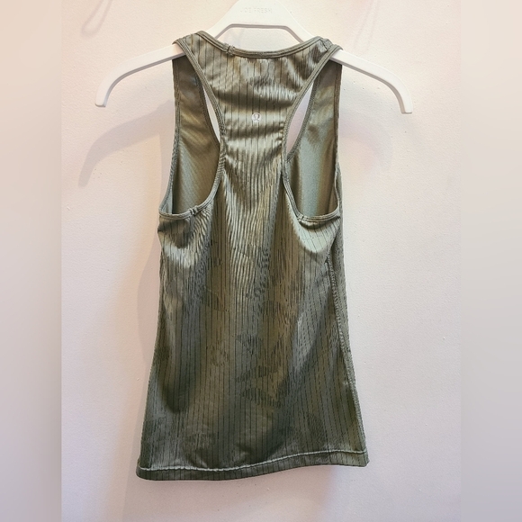 Lululemon Green Racerback Tank in Olive Green Leaf Print  - Size 4 - Picture 5 of 7